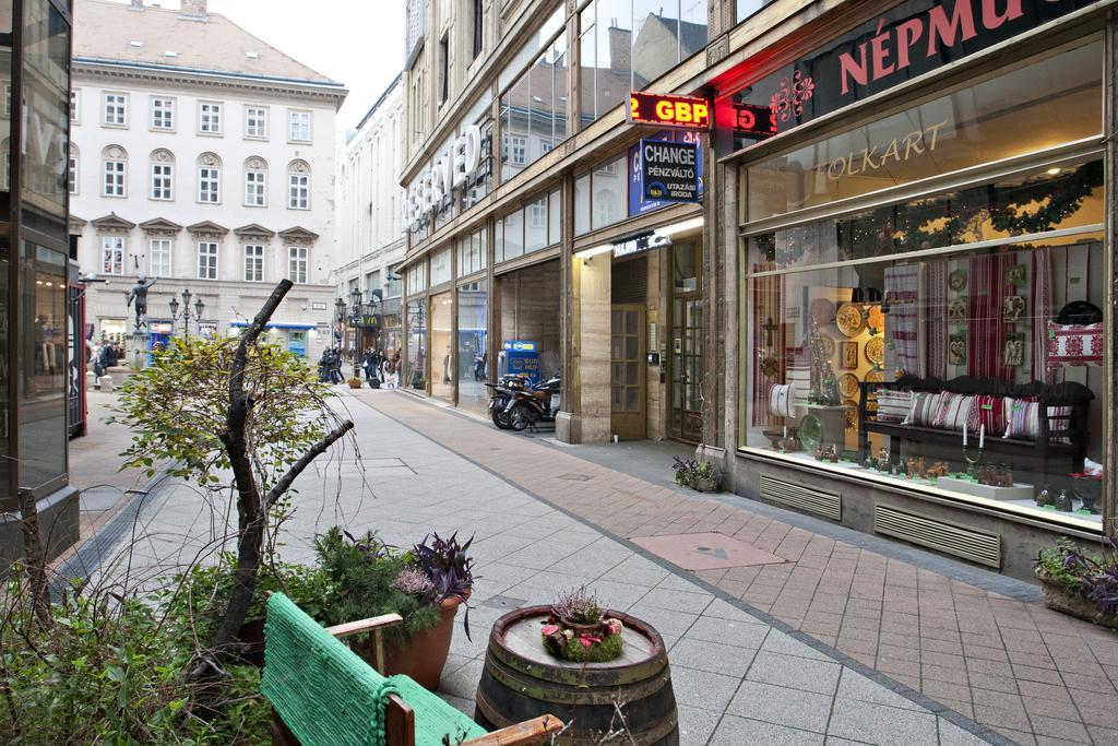 Elisabeth Apartment On Vaci Street Budapest Bilik gambar